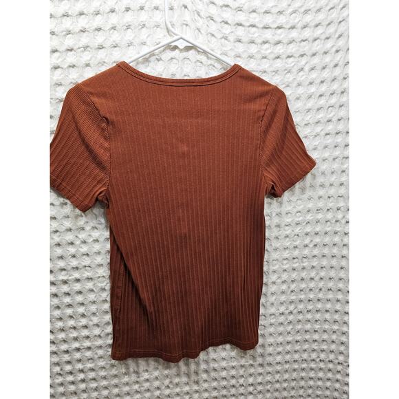 Slim fit but stretchy size L scoop neck top - Picture 3 of 3